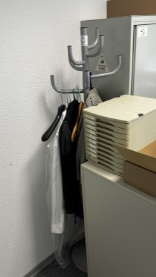 1 Garderobenständer